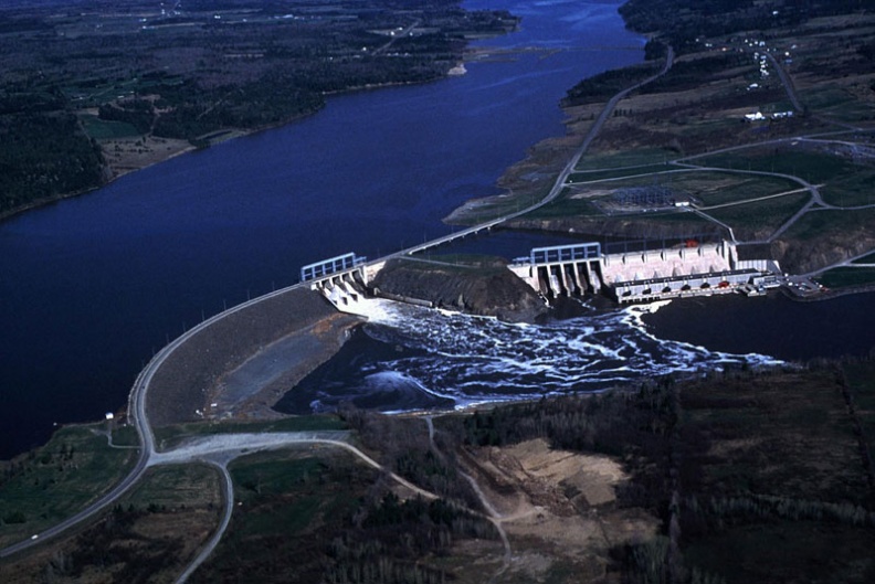 Mactaquac Hydroelectric dam.jpg